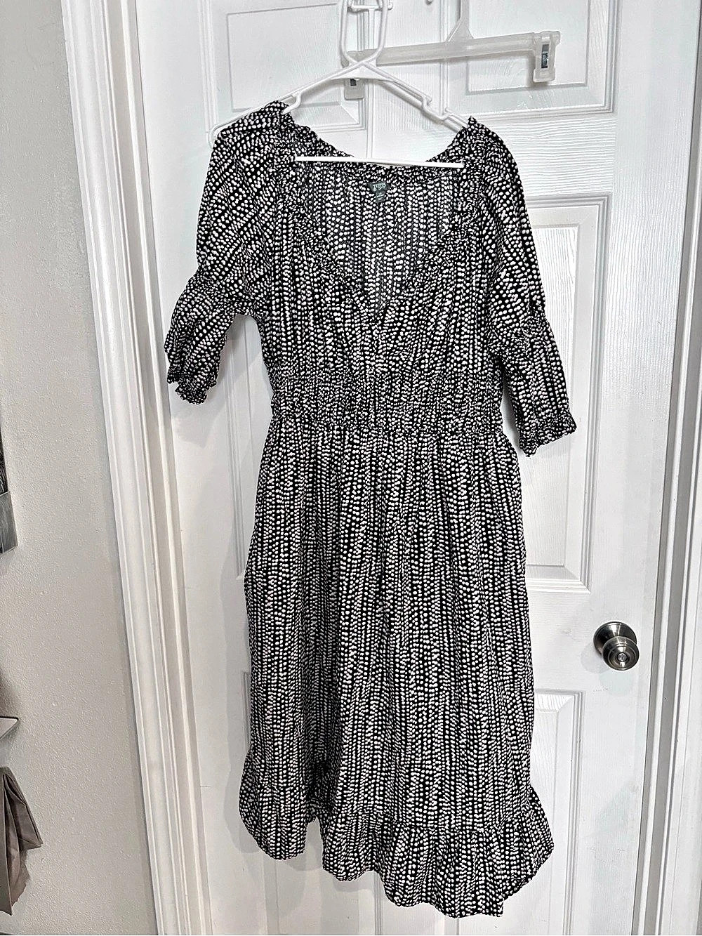Terra & Sky Women's Plus Smocked Waist Midi Dress Black & Pink XL